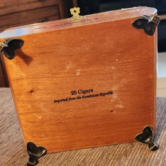 Ashton Imported Made By Hand Wood Cigar Box - Aged Maduro No. 40 - Made In Domin - Picture 5 of 9